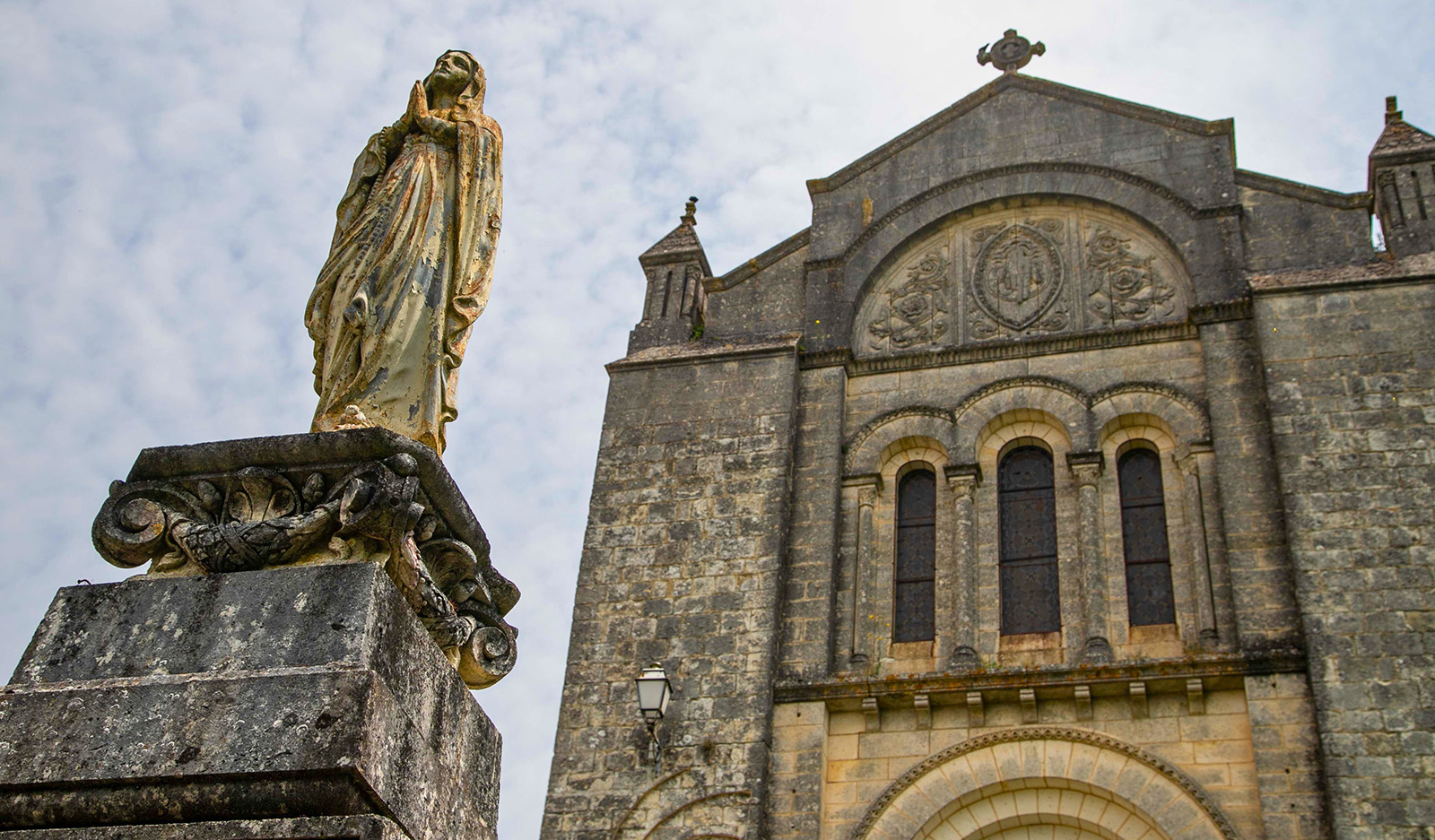 Église Saint-Romain de Villebois-Lavalette