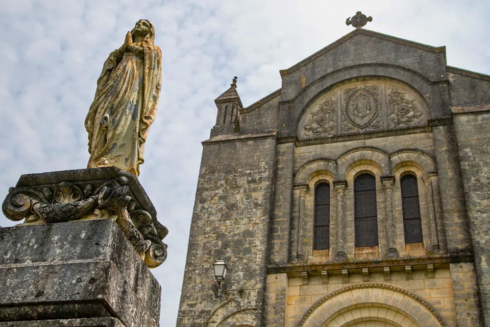 Église Saint-Romain de Villebois-Lavalette