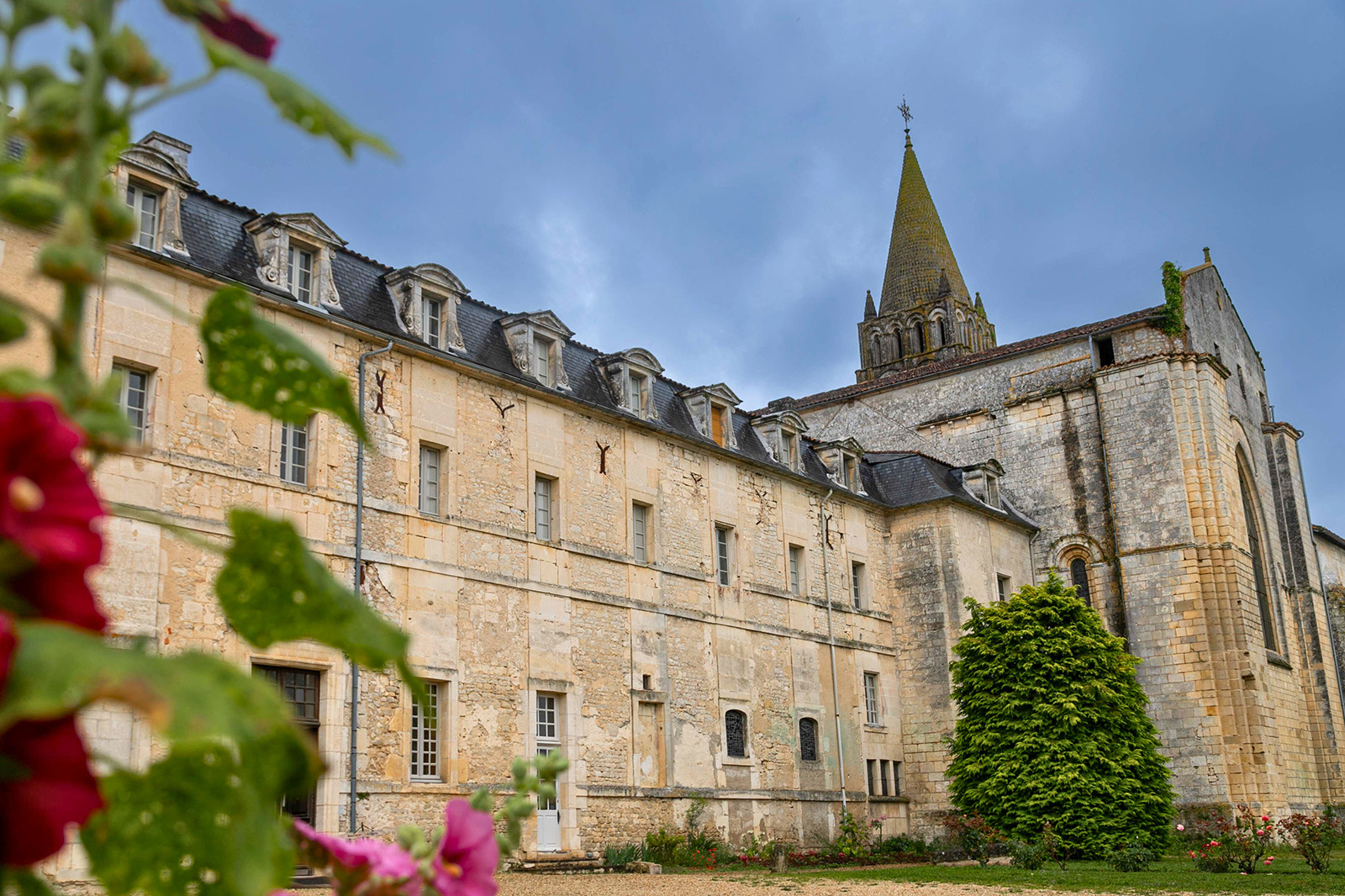 Abbaye Saint-Etienne de Bassac