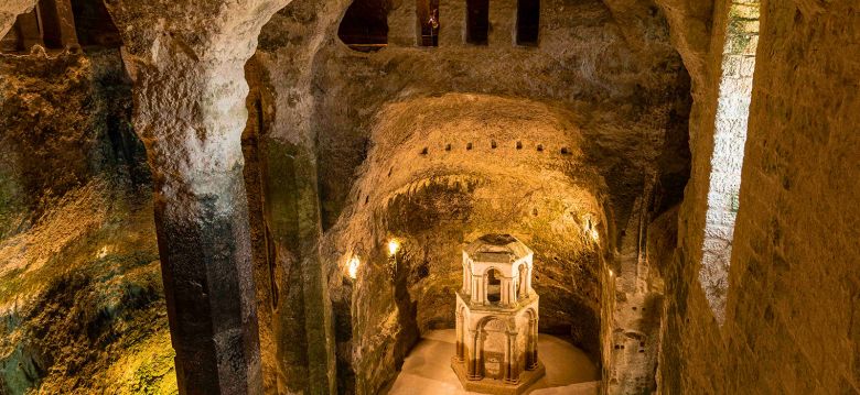 Église souterraine Saint-Jean d'Aubeterre-sur- ...