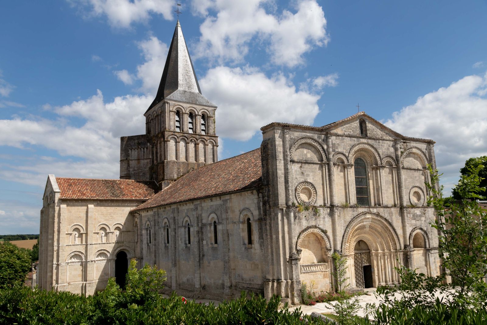 Abbaye de Saint-Amant-de-Boixe