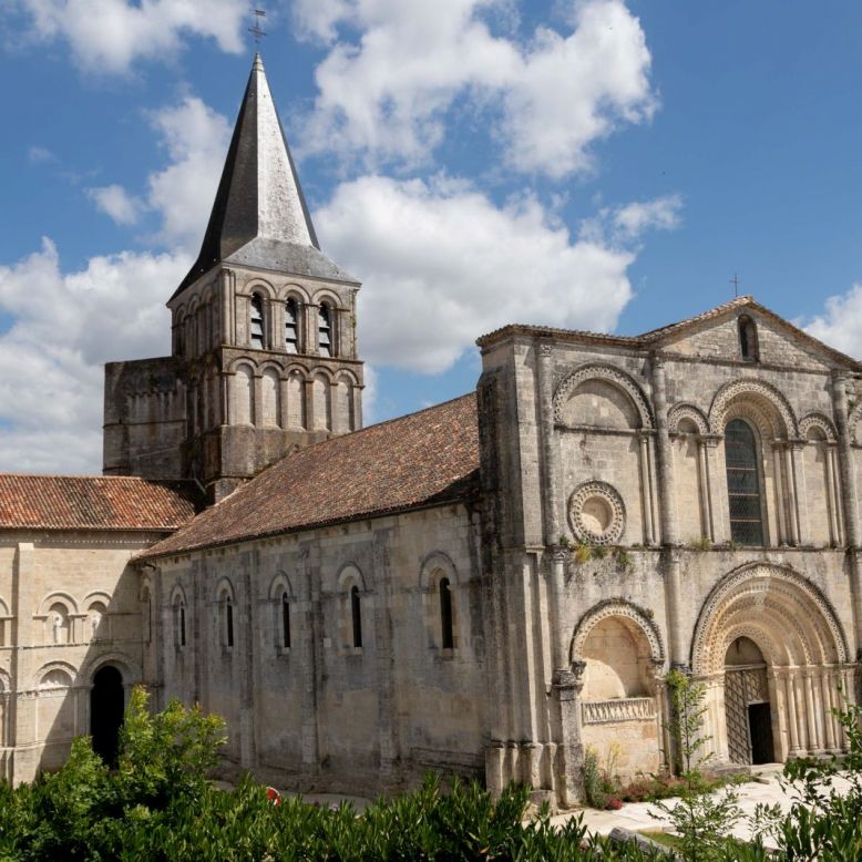 Abbaye de Saint-Amant-de-Boixe
