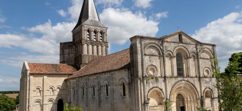 Abbaye de Saint-Amant-de-Boixe