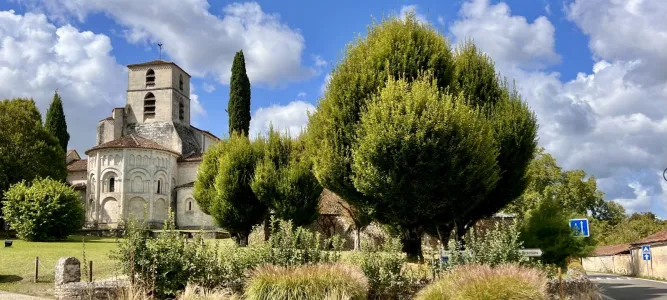 Bourg-Charente, Village de Pierres et de Vignes