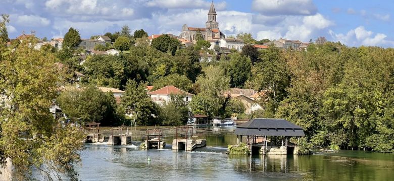 Saint-Simeux, Village de Pierres et de Vignes