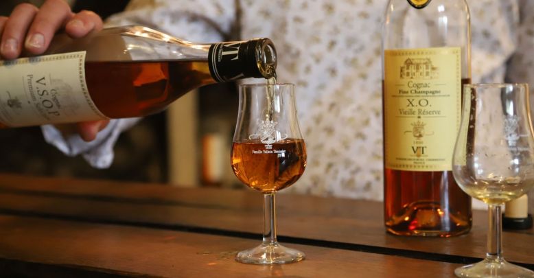 Visite des chais et dégustation de Cognac : un ...