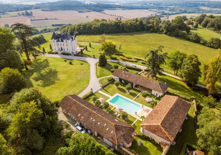 Le Château de Lasfonds, une évasion à la franç ...