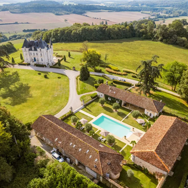 Le Château de Lasfonds, une évasion à la franç ...