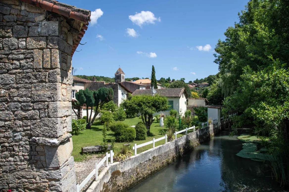 plus beaux villages de caractère charente